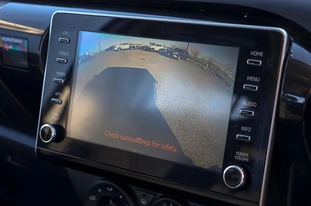 2022 Toyota Hilux SR image 4
