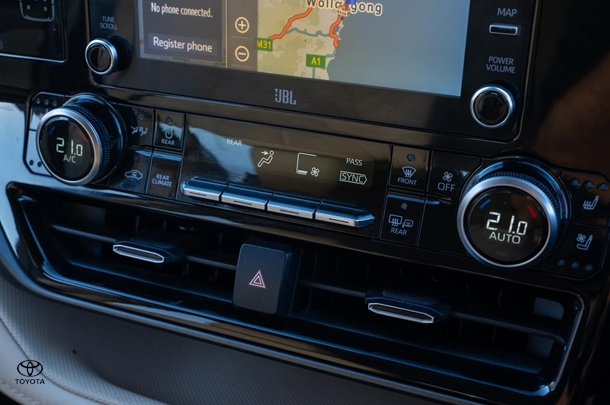 2021 TOYOTA Kluger Hybrid AWD GRANDE image 14