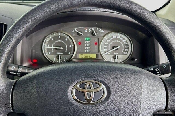 2020 Toyota LANDCRUISER GX image 12