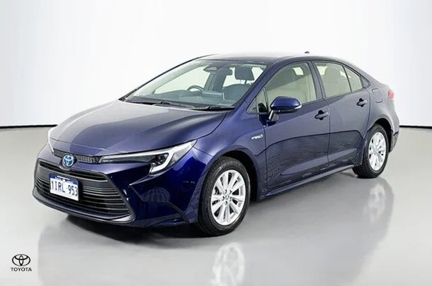 2023 Toyota Corolla Sedan Hybrid Ascent Sport image 4