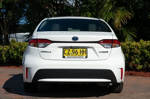 2020 TOYOTA Corolla Sedan Hybrid Ascent Sport image 5