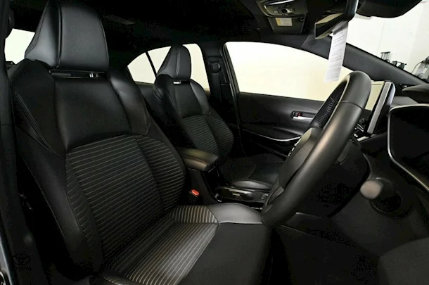2022 Toyota Corolla Sedan Hybrid ZR image 10