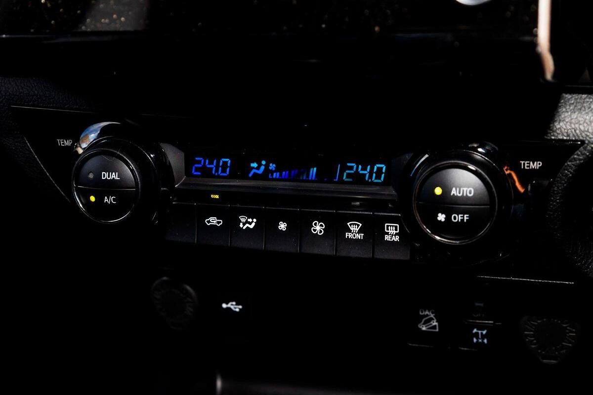2024 Toyota Hilux SR5 Auto 4x4 image 11