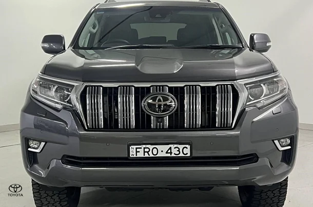 2021 Toyota Prado VX image 3