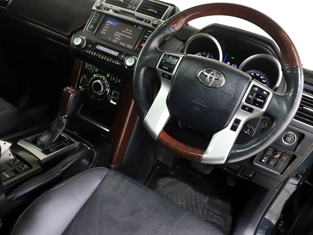 2017 Toyota Prado Kakadu image 24