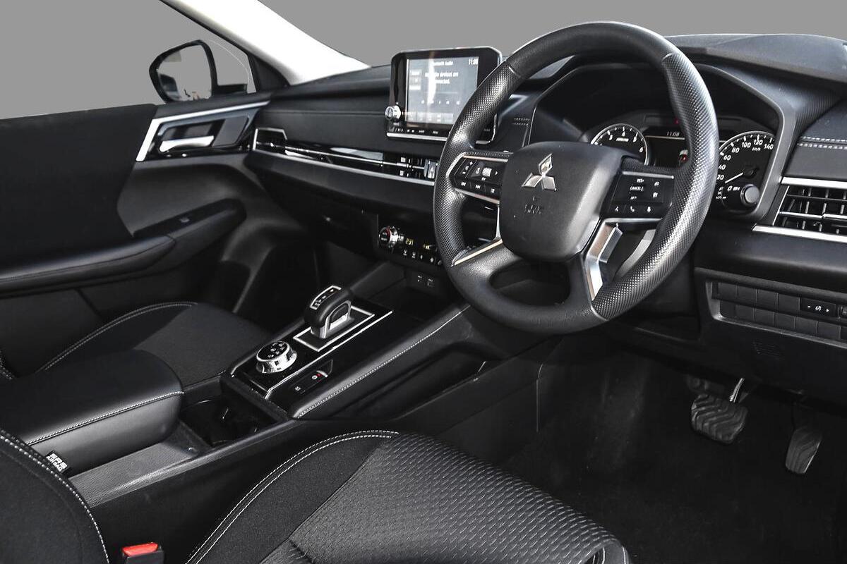 2024 Mitsubishi Outlander ES ZM Auto 2WD MY24 image 7