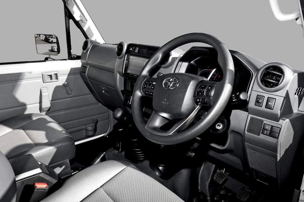 2024 Toyota Landcruiser Workmate Manual 4x4 image 6