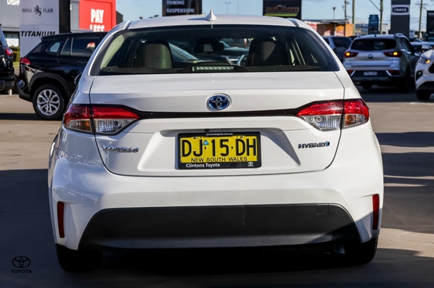 2023 Toyota Corolla Sedan Hybrid Ascent Sport image 6