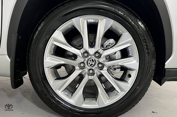 2024 Toyota Kluger Hybrid AWD GRANDE image 5