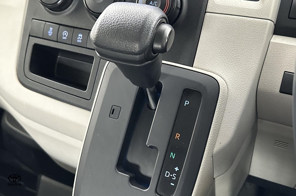 2021 Toyota Hiace LWB image 24