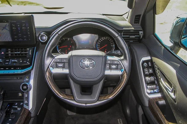 2024 Toyota Landcruiser Sahara image 8