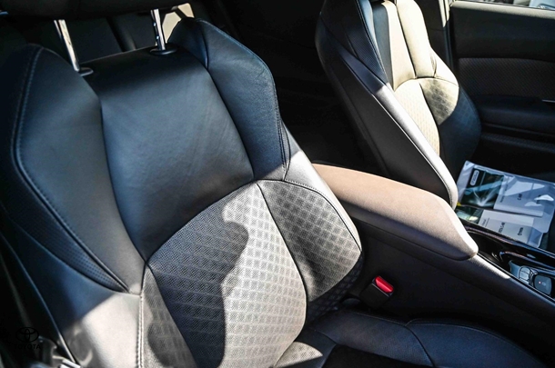 2023 Toyota C-HR Hybrid Koba 2WD image 8