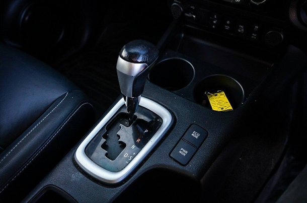 2021 Toyota Hilux 4x4 SR5 image 24