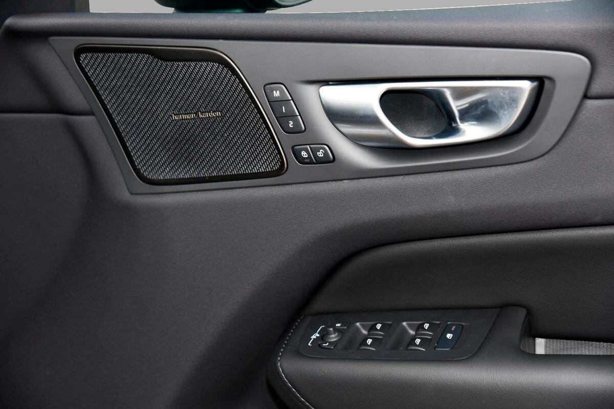 2024 Volvo XC60 Plus T8 Plug-In Hybrid Auto AWD MY25 image 12