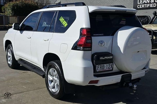 2023 Toyota Prado GXL image 5