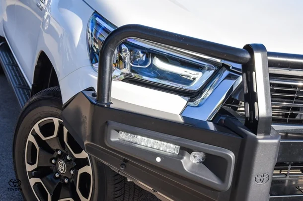 2023 Toyota HILUX SR5 image 7