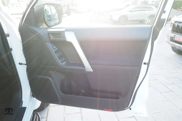 2022 Toyota Prado GXL image 12