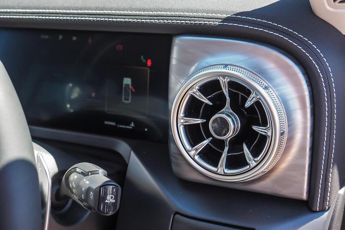 2025 GWM Tank 300 Lux Hybrid Auto 4x4 image 15