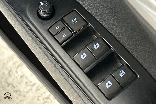 2020 Toyota Camry Hybrid Ascent image 11