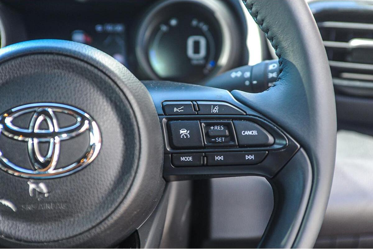 2024 Toyota Yaris ZR Hybrid Auto image 14