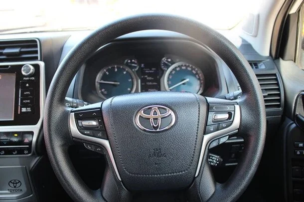 2018 Toyota Prado GX image 17