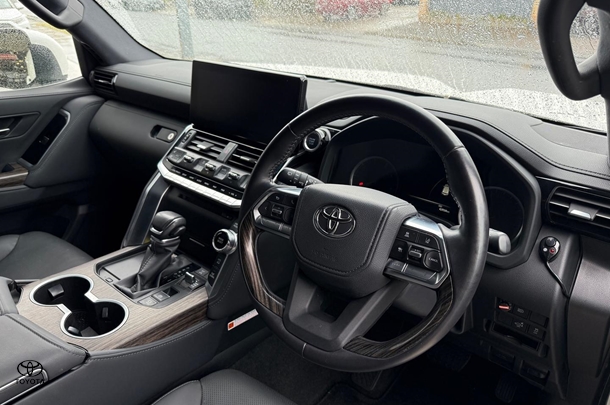 2023 Toyota Landcruiser VX image 6