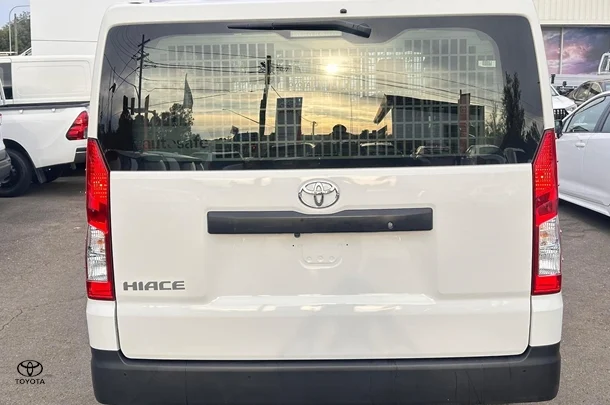 2022 Toyota HiAce LWB image 5