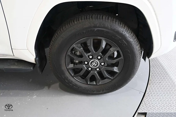 2022 Toyota Landcruiser VX image 9