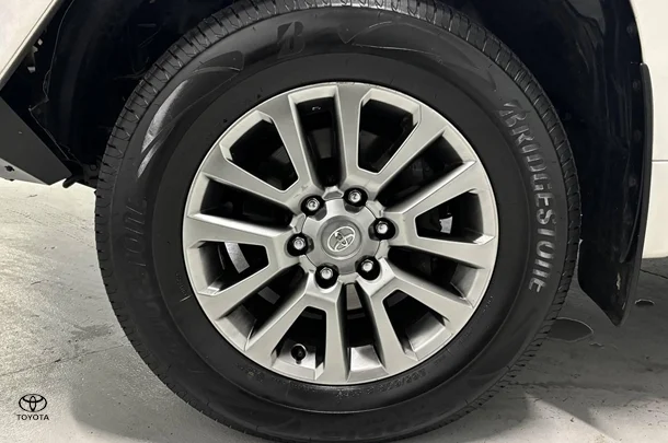 2019 Toyota Prado Kakadu image 5