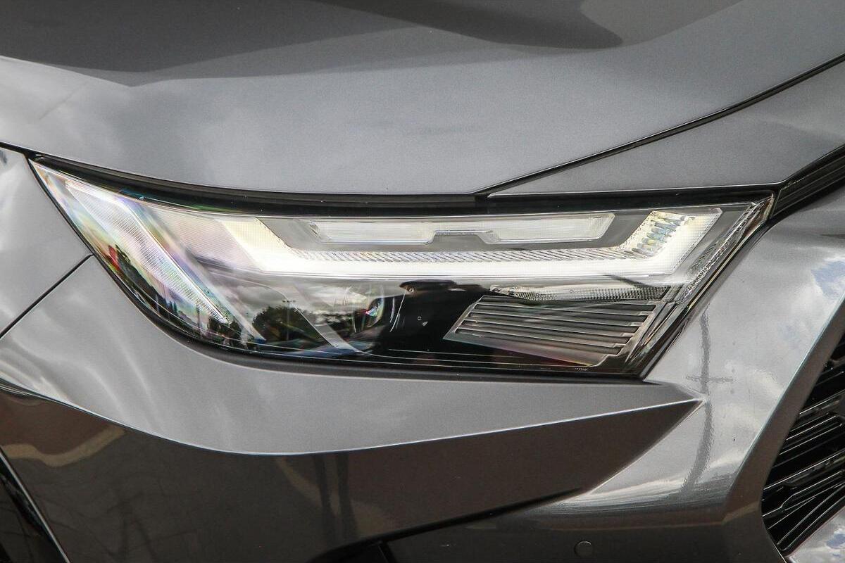 2025 Toyota RAV4 XSE Auto 2WD image 8