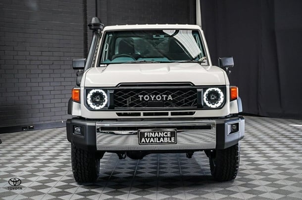 2025 Toyota LC Military GXL image 3