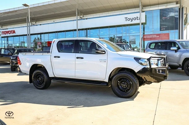 2019 Toyota Hilux 4x2 SR image 3