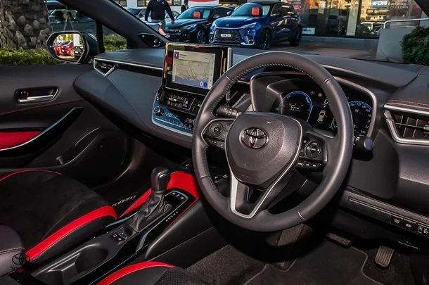 2024 TOYOTA Corolla Hatch Hybrid ZR image 6