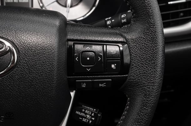 2023 Toyota Hilux 4x4 SR5 image 12