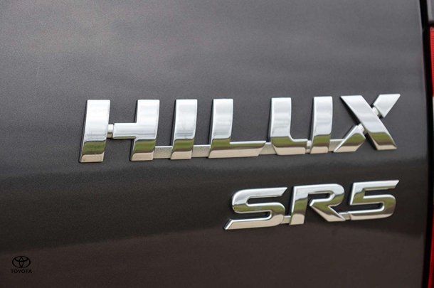 2022 Toyota Hilux 4x4 SR5 image 22