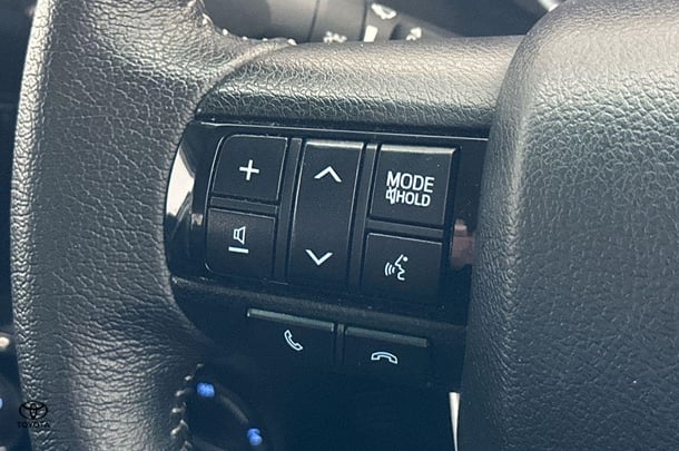 2022 Toyota Hilux SR5 image 23