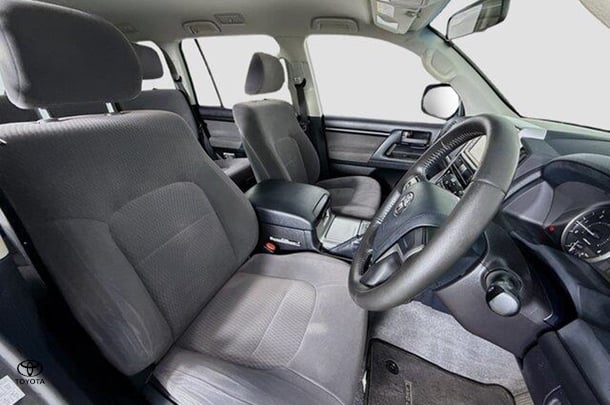 2017 Toyota LANDCRUISER GXL image 11