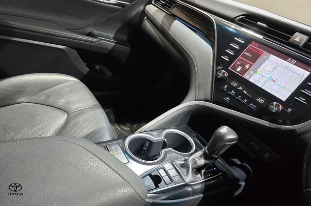 2020 Toyota Camry Hybrid SL image 26
