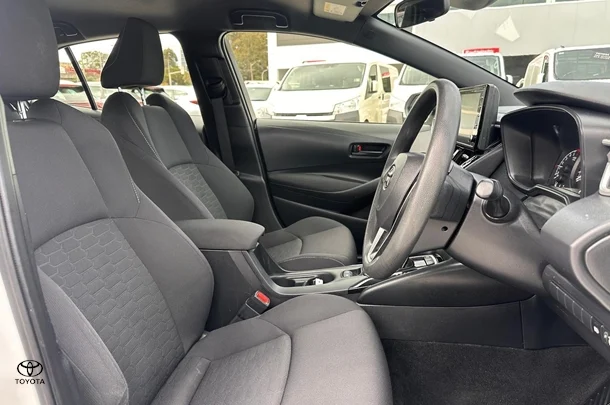 2022 Toyota Corolla Hatch Hybrid Ascent Sport image 12