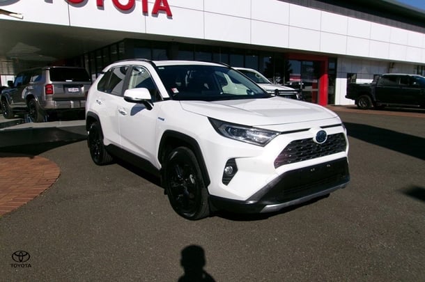 2020 Toyota RAV4 Hybrid Cruiser 2WD image 3