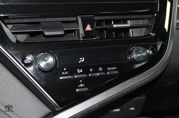 2023 Toyota Camry Hybrid SL image 23