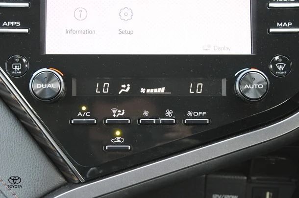 2019 Toyota Camry Hybrid SL image 25