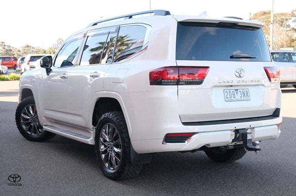 2022 Toyota Landcruiser Sahara ZX image 2