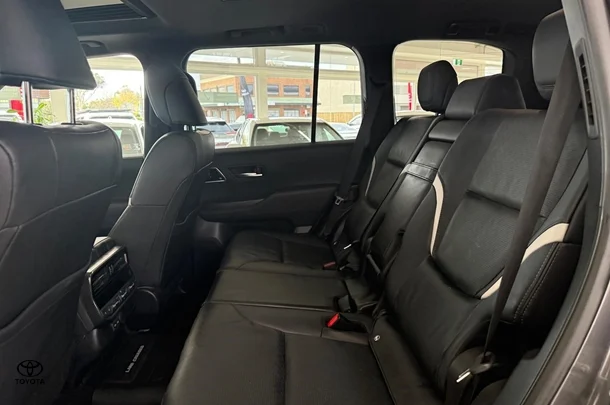 2022 Toyota Landcruiser GR-S image 12