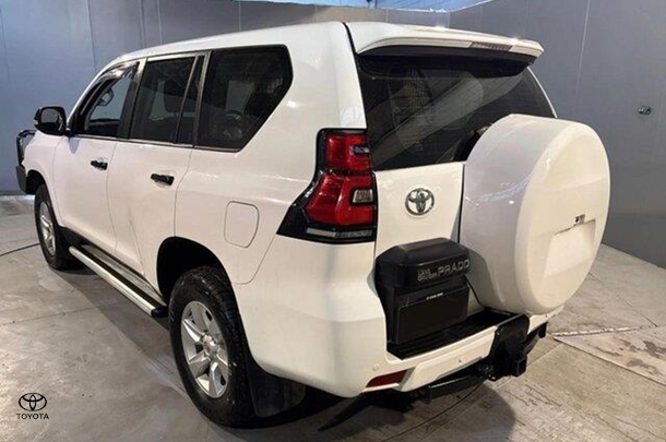 2021 Toyota Prado GX image 6