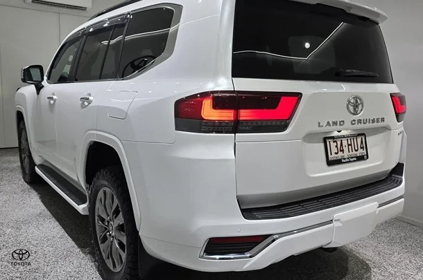 2023 Toyota Landcruiser Sahara ZX image 4