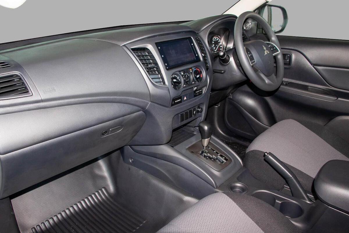 2024 Mitsubishi Triton GLX MR Auto 4x2 MY23 image 7