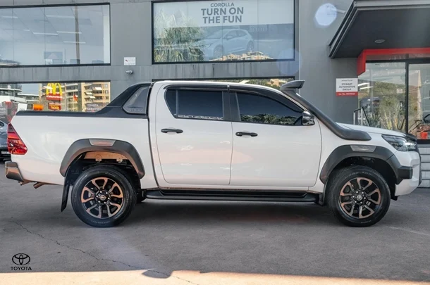 2021 TOYOTA Hilux 4x4 Rogue image 3