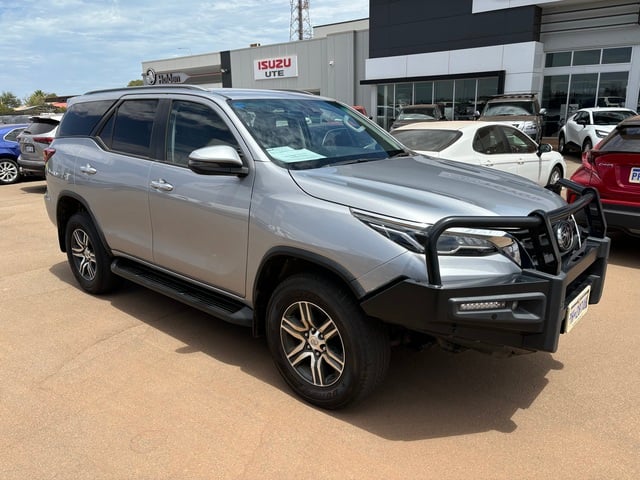 2022 Toyota Fortuner GXL image 1