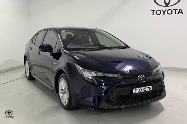 2022 Toyota Corolla Sedan Hybrid Ascent Sport image 3